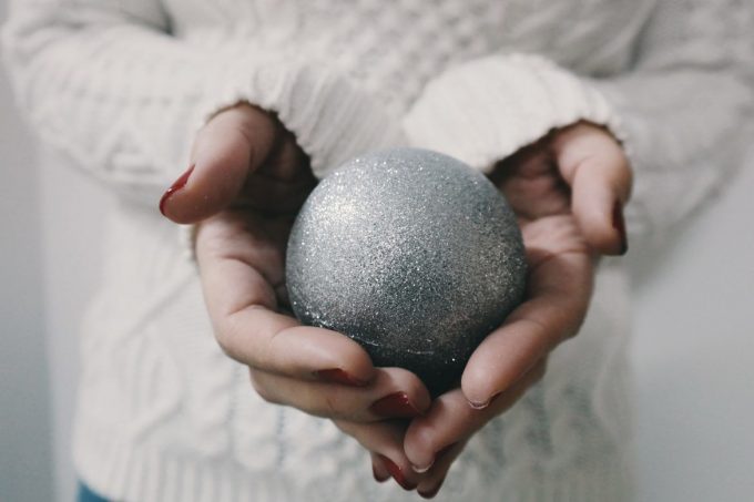 Homemade Christmas gift ideas that you can DIY at home, even if you aren't a craft genius. These ideas can be super cheap and help you stay on budget with your Christmas gifts. Great ideas for gifts for mum, for friends, for family and for kids. #Christmas #HomemadeChristmasGifts #HomemadeGiftIdeas #ChristmasGiftIdeas #DIYChristmasGifts