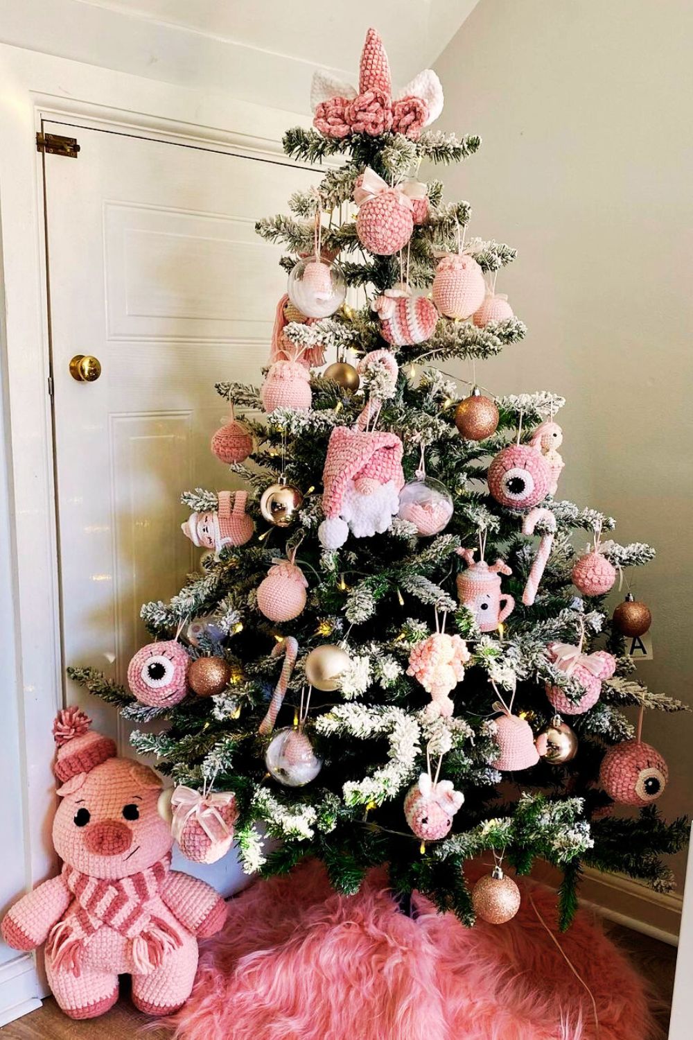 18 Pretty Pink Christmas Tree Decorating Ideas that pack a punch! 19