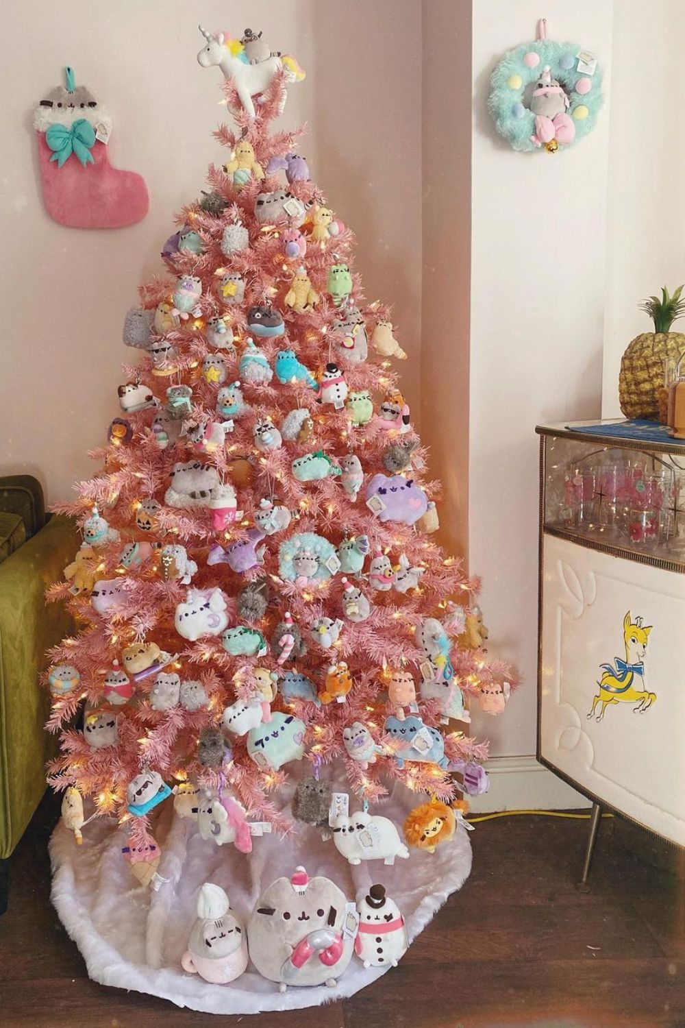 18 Pretty Pink Christmas Tree Decorating Ideas that pack a punch! 9