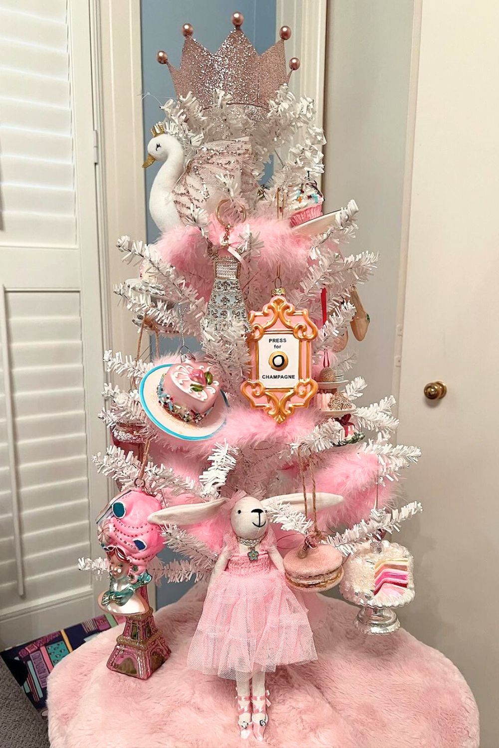 18 Pretty Pink Christmas Tree Decorating Ideas that pack a punch! 18